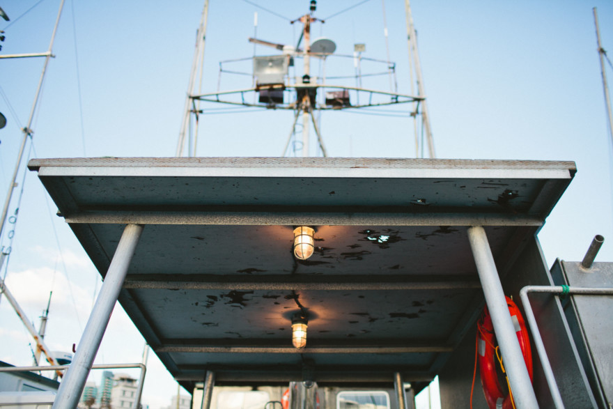 Seaside Love – Photo by Let's Frolic Together