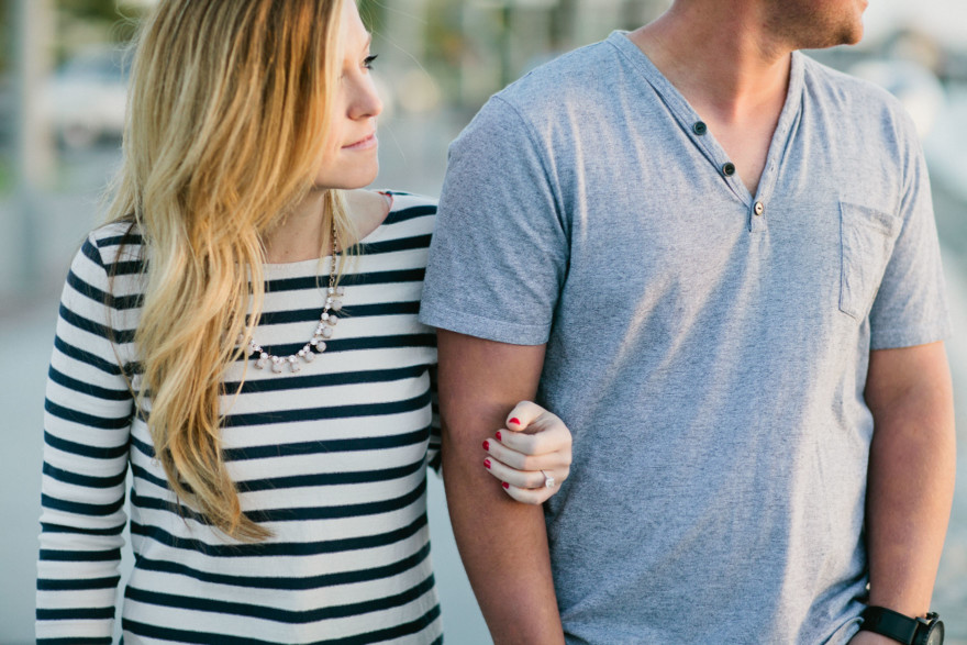 Seaside Love – Photo by Let's Frolic Together