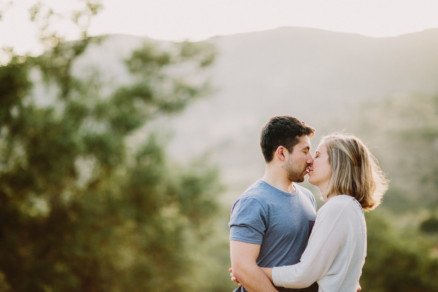 Rustic Snuggles in the Hills – Photo by Let's Frolic Together