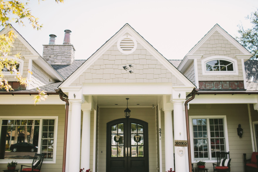 Playful Backyard Phoenix Wedding – Photo by Let's Frolic Together