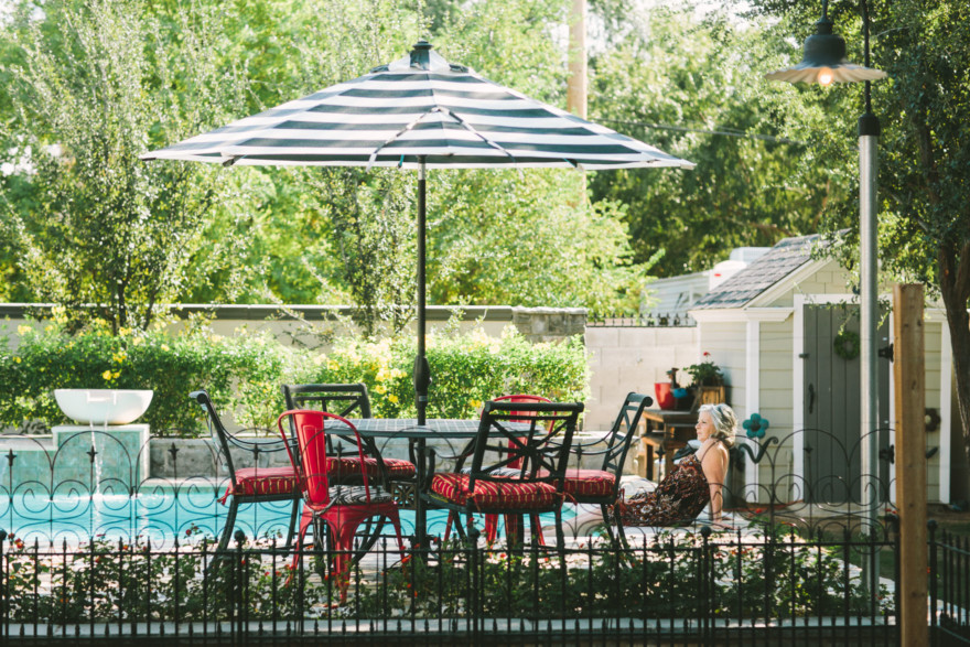 Playful Backyard Phoenix Wedding – Photo by Let's Frolic Together