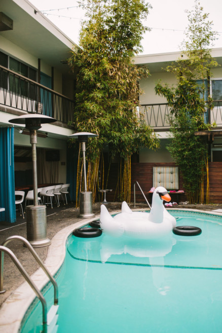 Rockin’ Retro Pearl Hotel Wedding – Photo by Let's Frolic Together