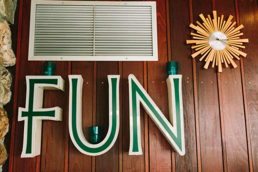 Rockin’ Retro Pearl Hotel Wedding – Photo by Let's Frolic Together