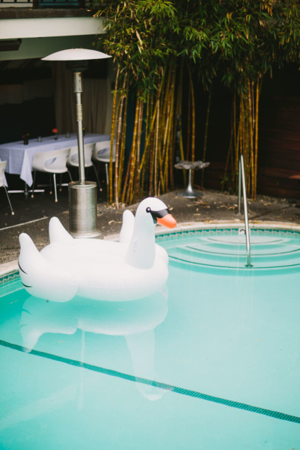 Rockin’ Retro Pearl Hotel Wedding – Photo by Let's Frolic Together
