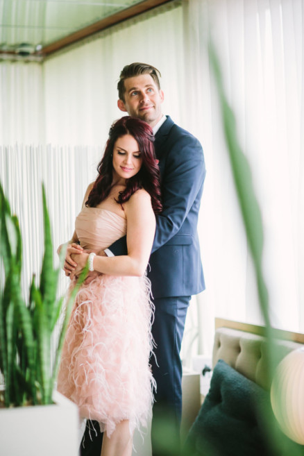 Rockin’ Retro Pearl Hotel Wedding – Photo by Let's Frolic Together