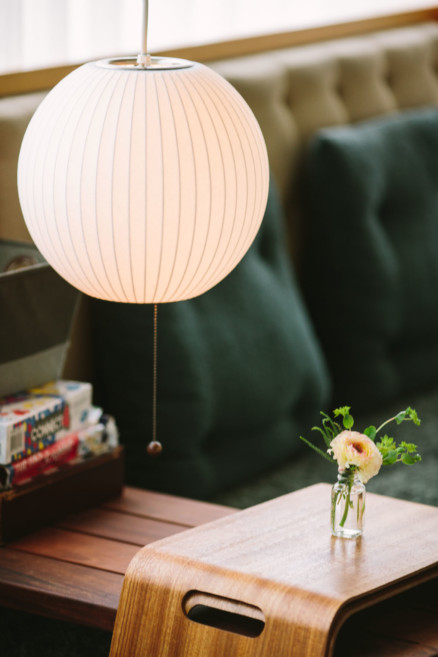 Rockin’ Retro Pearl Hotel Wedding – Photo by Let's Frolic Together