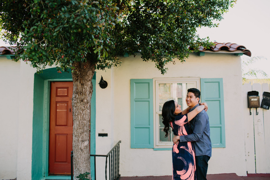 Sweet & Snuggly Urban Engagement – Photo by Let's Frolic Together