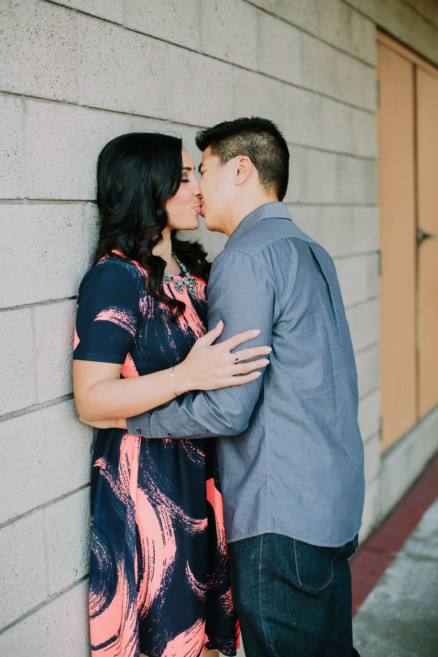 Sweet & Snuggly Urban Engagement – Photo by Let's Frolic Together