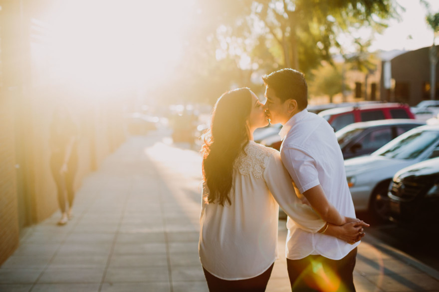 Sweet & Snuggly Urban Engagement – Photo by Let's Frolic Together