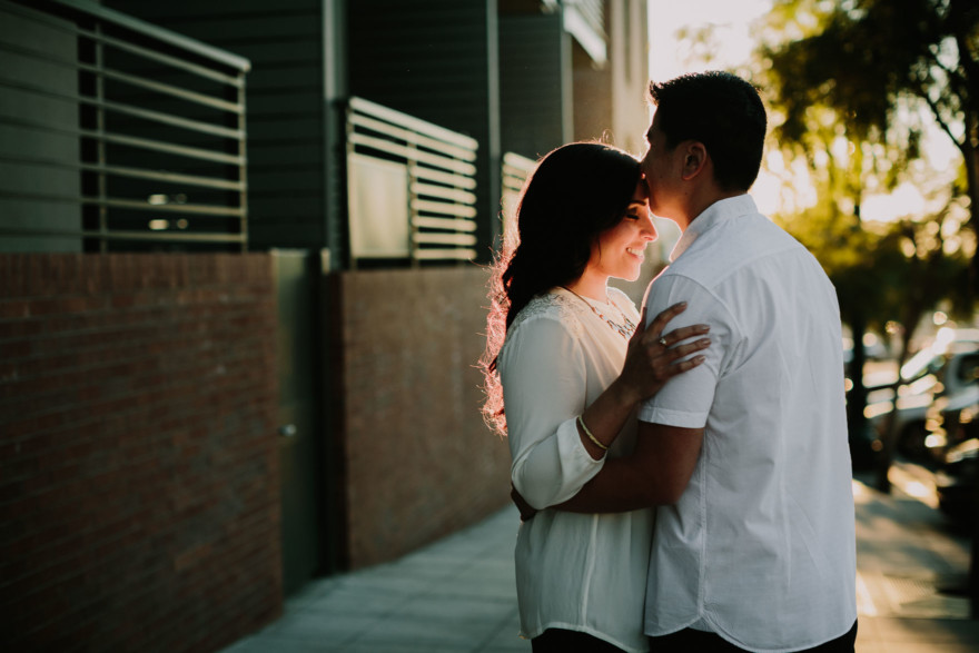 Sweet & Snuggly Urban Engagement – Photo by Let's Frolic Together
