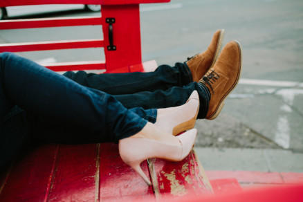 Sweet & Snuggly Urban Engagement – Photo by Let's Frolic Together