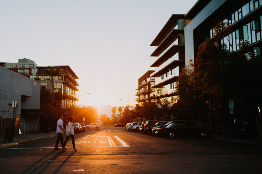 Sweet & Snuggly Urban Engagement – Photo by Let's Frolic Together