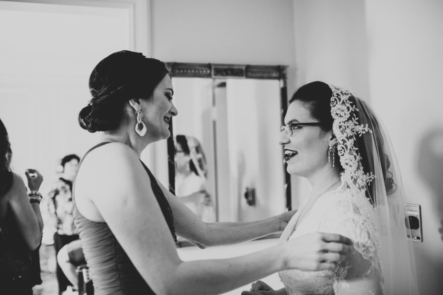 Love in 1940s LA at the Oviatt – Photo by Let's Frolic Together