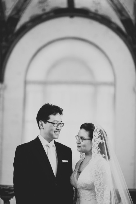Love in 1940s LA at the Oviatt – Photo by Let's Frolic Together