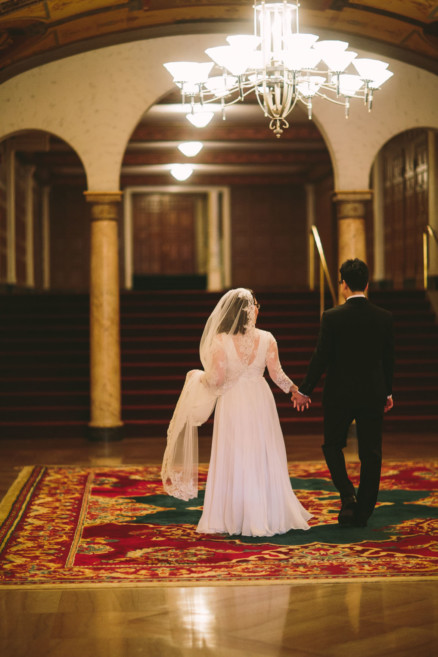 Love in 1940s LA at the Oviatt – Photo by Let's Frolic Together