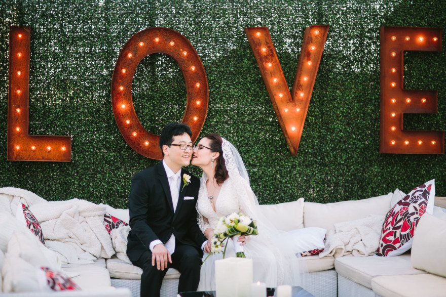 Love in 1940s LA at the Oviatt – Photo by Let's Frolic Together