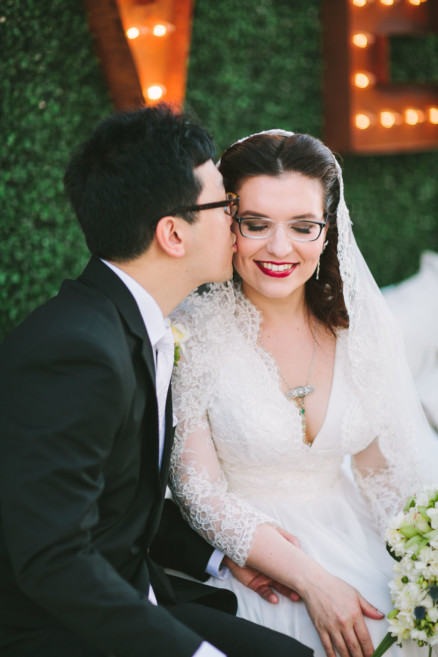 Love in 1940s LA at the Oviatt – Photo by Let's Frolic Together