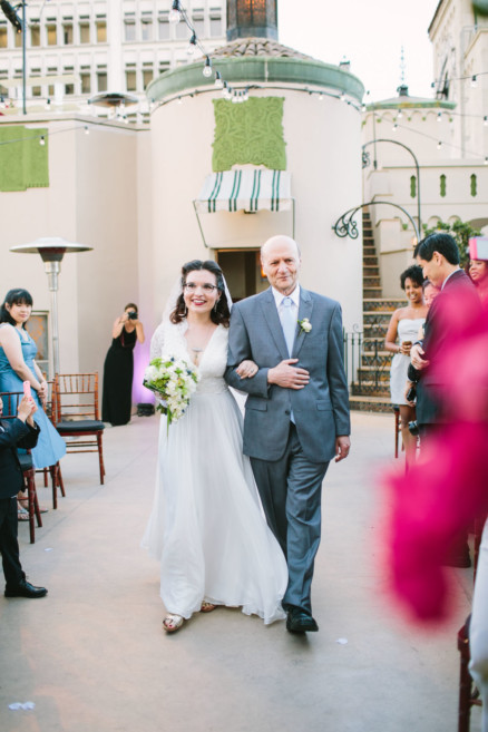 Love in 1940s LA at the Oviatt – Photo by Let's Frolic Together
