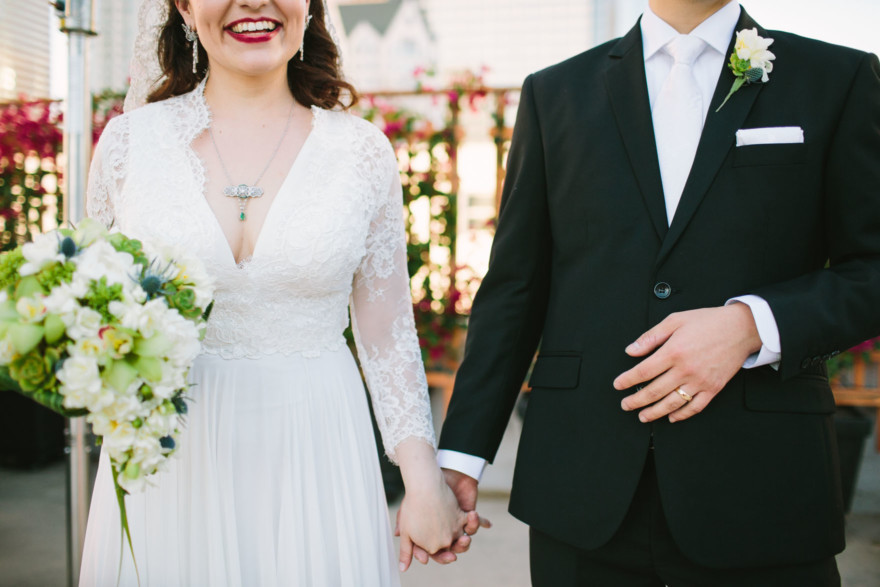 Love in 1940s LA at the Oviatt – Photo by Let's Frolic Together