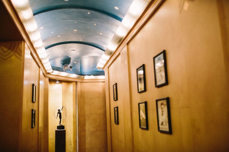 Love in 1940s LA at the Oviatt – Photo by Let's Frolic Together