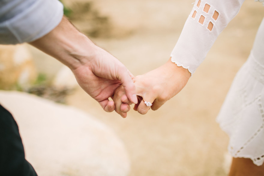 A Snuggly Walk in the Park – Photo by Let's Frolic Together