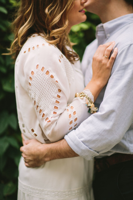 A Snuggly Walk in the Park – Photo by Let's Frolic Together