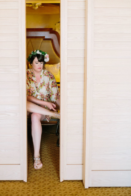 Laid-Back & Lovely Seaside Wedding – Photo by Let's Frolic Together