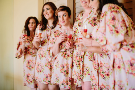 Laid-Back & Lovely Seaside Wedding – Photo by Let's Frolic Together