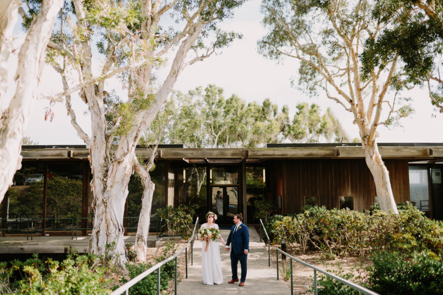 Laid-Back & Lovely Seaside Wedding – Photo by Let's Frolic Together