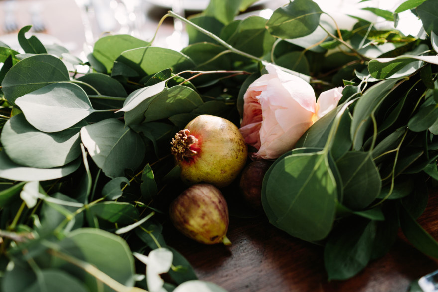 Laid-Back & Lovely Seaside Wedding – Photo by Let's Frolic Together
