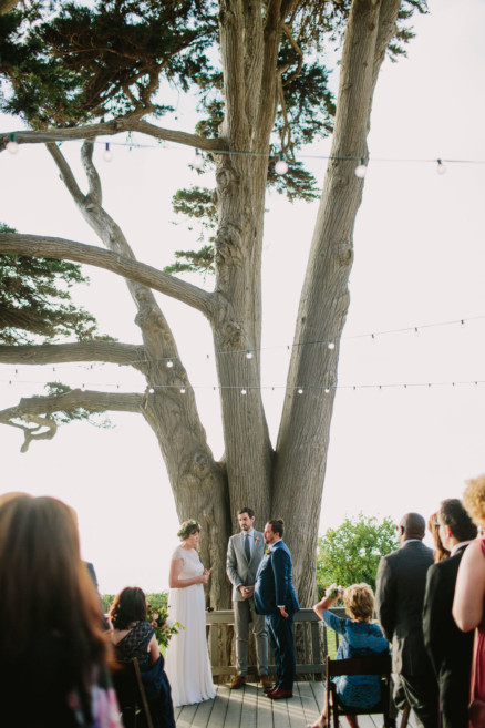 Laid-Back & Lovely Seaside Wedding – Photo by Let's Frolic Together