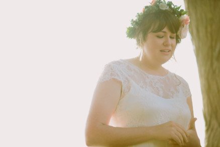 Laid-Back & Lovely Seaside Wedding – Photo by Let's Frolic Together