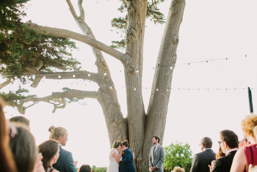 Laid-Back & Lovely Seaside Wedding – Photo by Let's Frolic Together