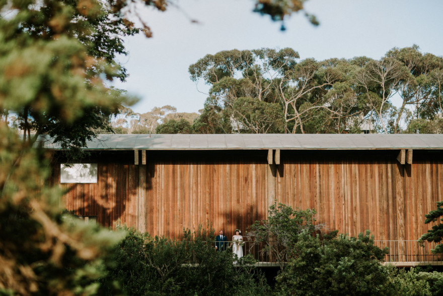 Laid-Back & Lovely Seaside Wedding – Photo by Let's Frolic Together