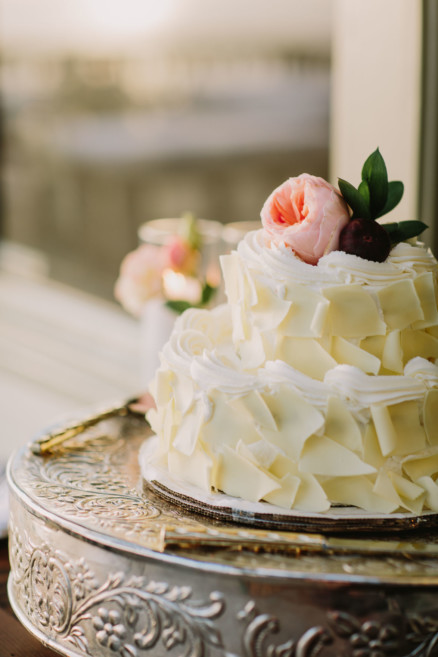 Laid-Back & Lovely Seaside Wedding – Photo by Let's Frolic Together