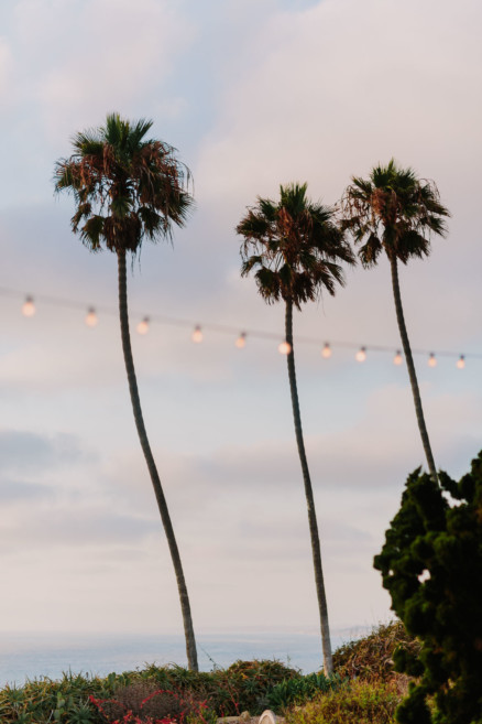 Laid-Back & Lovely Seaside Wedding – Photo by Let's Frolic Together