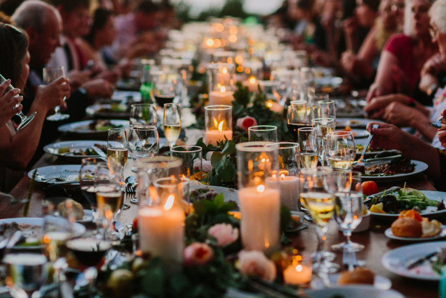 Laid-Back & Lovely Seaside Wedding – Photo by Let's Frolic Together