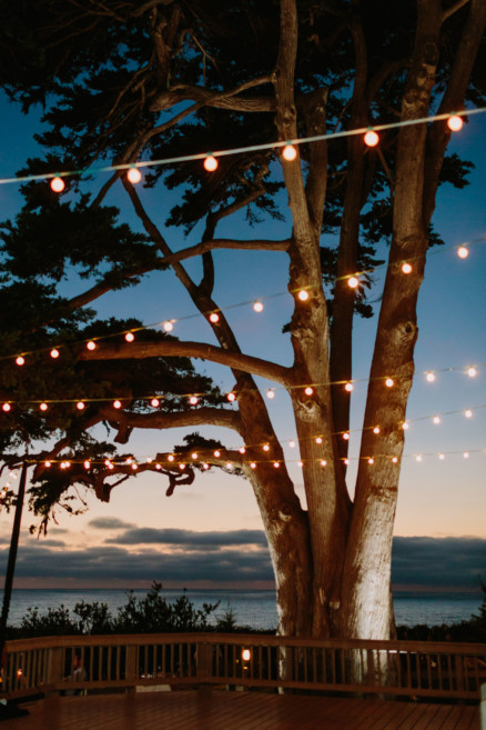 Laid-Back & Lovely Seaside Wedding – Photo by Let's Frolic Together