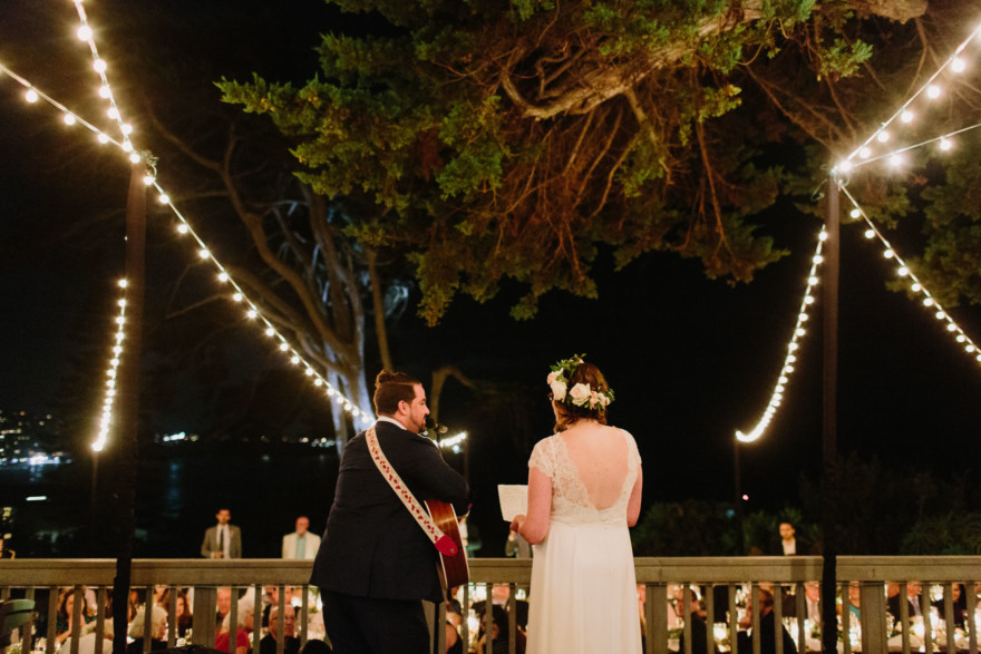Laid-Back & Lovely Seaside Wedding – Photo by Let's Frolic Together