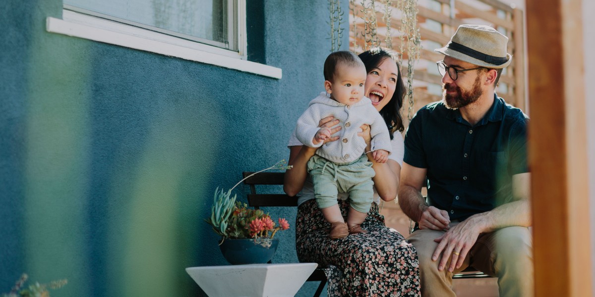 Desert Inspired Backyard Family – Photo by Let's Frolic Together
