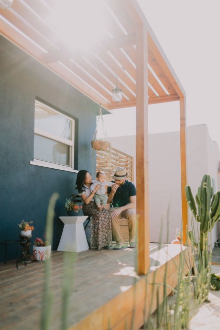 Desert Inspired Backyard Family – Photo by Let's Frolic Together