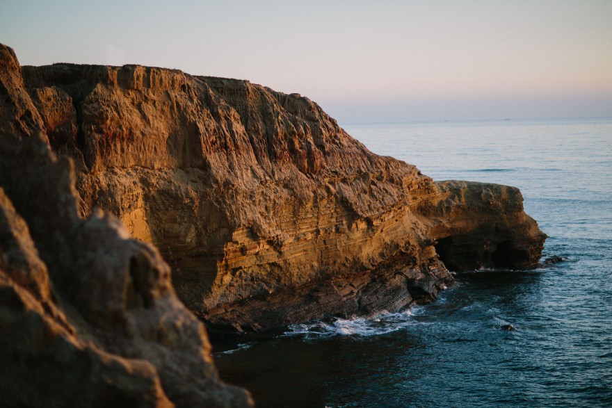 A Blissful Sunset Engagement – Photo by Let's Frolic Together