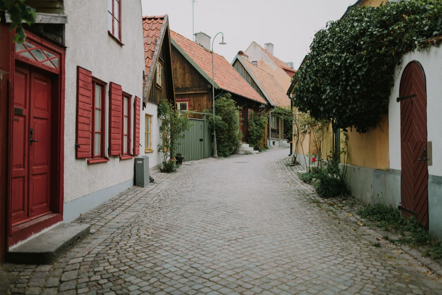 History & Castles in Visby, Sweden – Photo by Let's Frolic Together