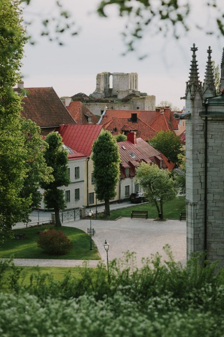 History & Castles in Visby, Sweden – Photo by Let's Frolic Together