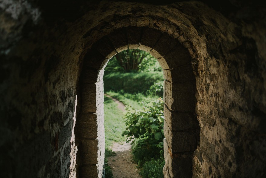 History & Castles in Visby, Sweden – Photo by Let's Frolic Together