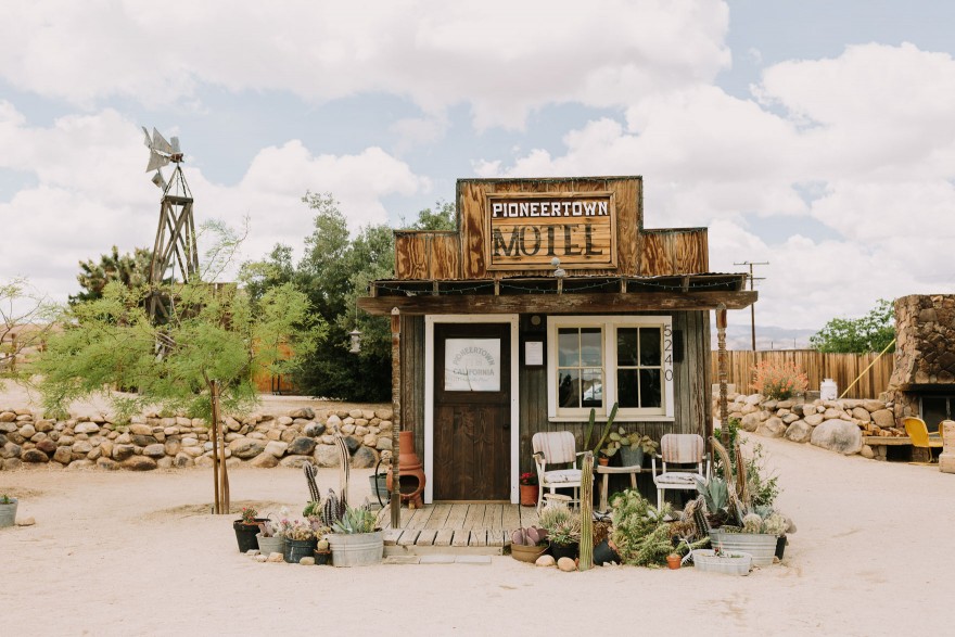 Mystic Western Boho Wedding – Photo by Let's Frolic Together