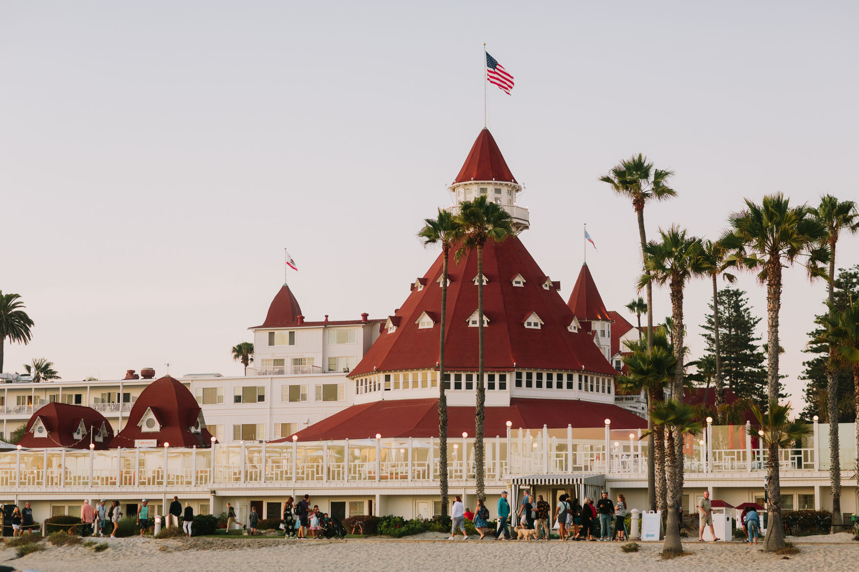 A Ceremony by the Sea – Photo by Let's Frolic Together