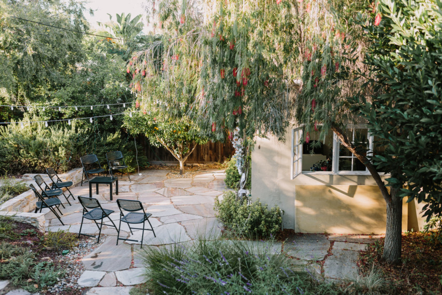 Charming Backyard Microwedding &ndash; Photo by Let's Frolic Together
