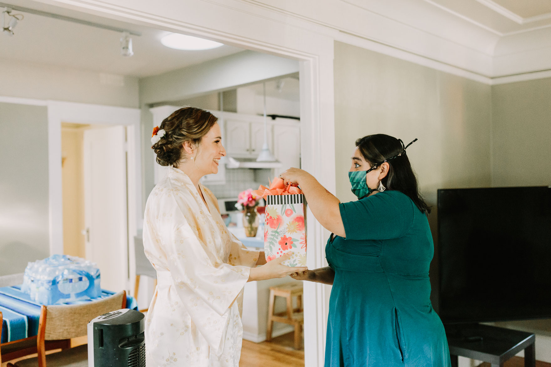 Charming Backyard Microwedding – Photo by Let's Frolic Together