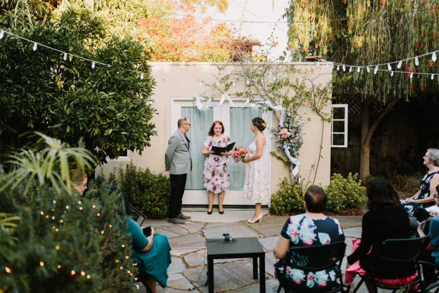 Charming Backyard Microwedding &ndash; Photo by Let's Frolic Together
